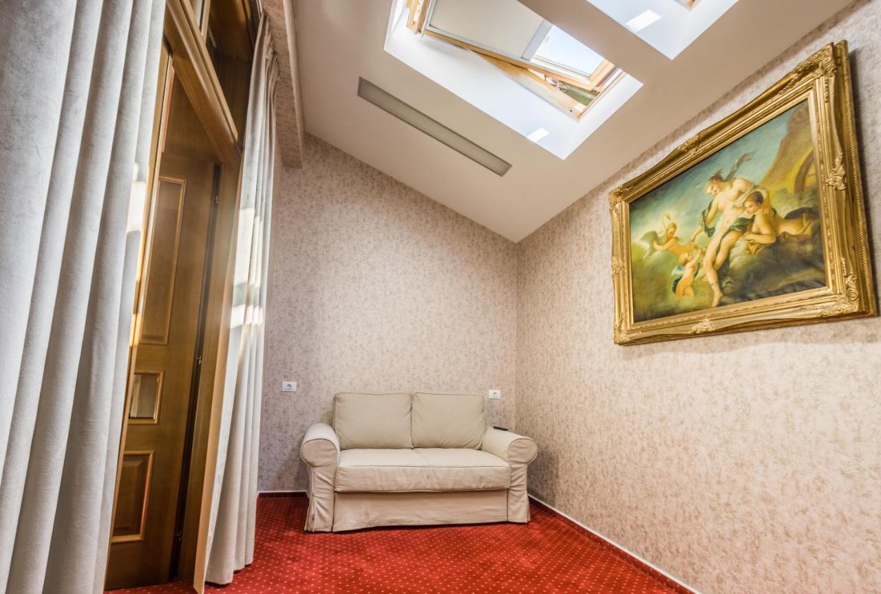 Noblesse Boutique Resort Sibiu Luaran gambar A room at the hotel
