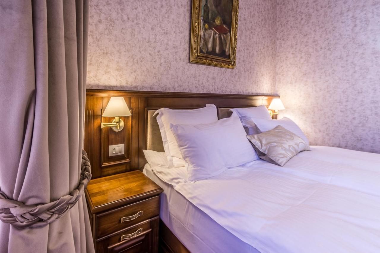 Noblesse Boutique Resort Sibiu Luaran gambar A bedroom at the hotel