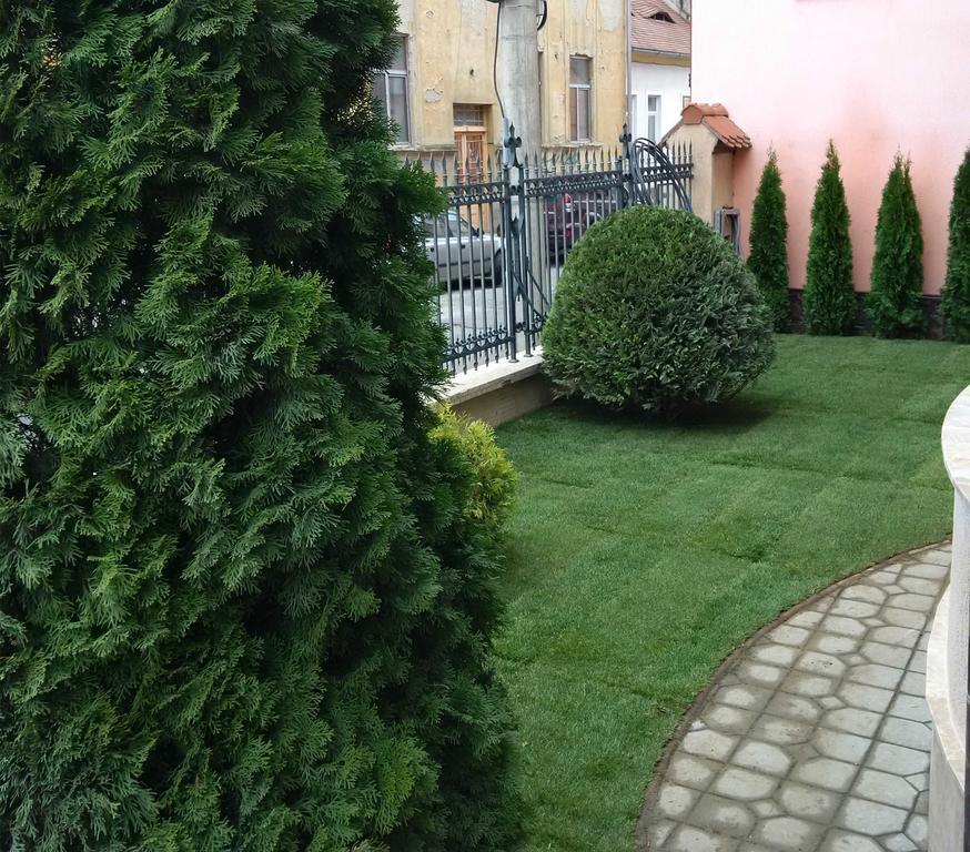 Noblesse Boutique Resort Sibiu Luaran gambar A garden in Belgrade