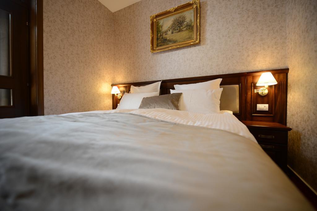 Noblesse Boutique Resort Sibiu Luaran gambar A bed