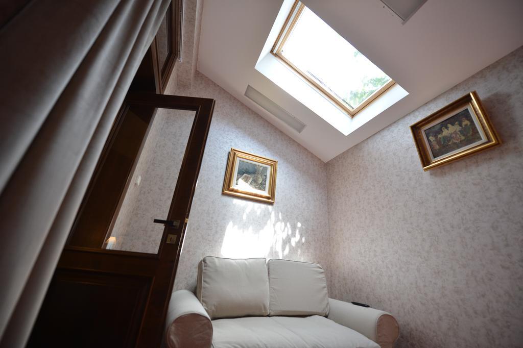 Noblesse Boutique Resort Sibiu Luaran gambar A skylight in a living room