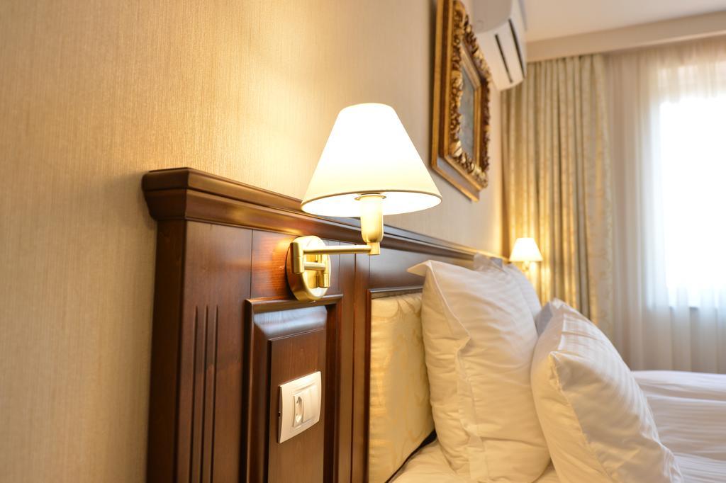 Noblesse Boutique Resort Sibiu Luaran gambar Wall-mounted bedside lights