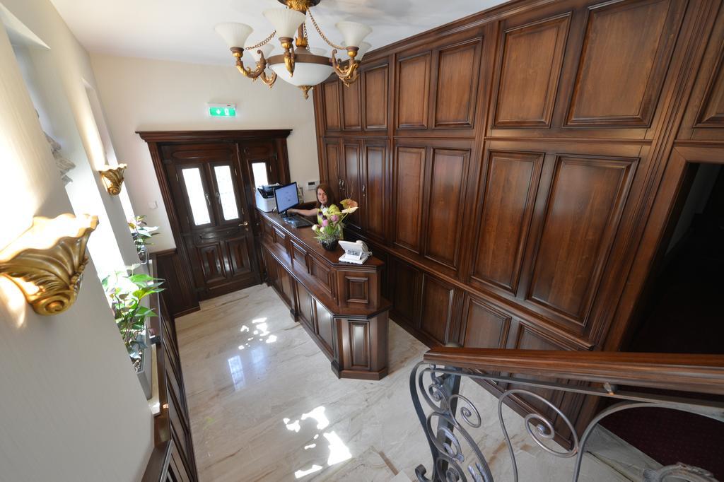 Noblesse Boutique Resort Sibiu Luaran gambar Reception