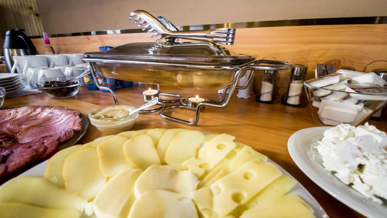 Noblesse Boutique Resort Sibiu Luaran gambar A chafing dish