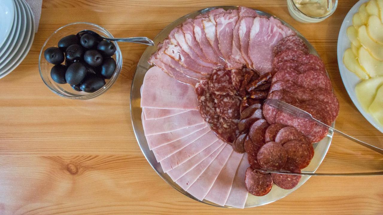 Noblesse Boutique Resort Sibiu Luaran gambar A selection of cured meats