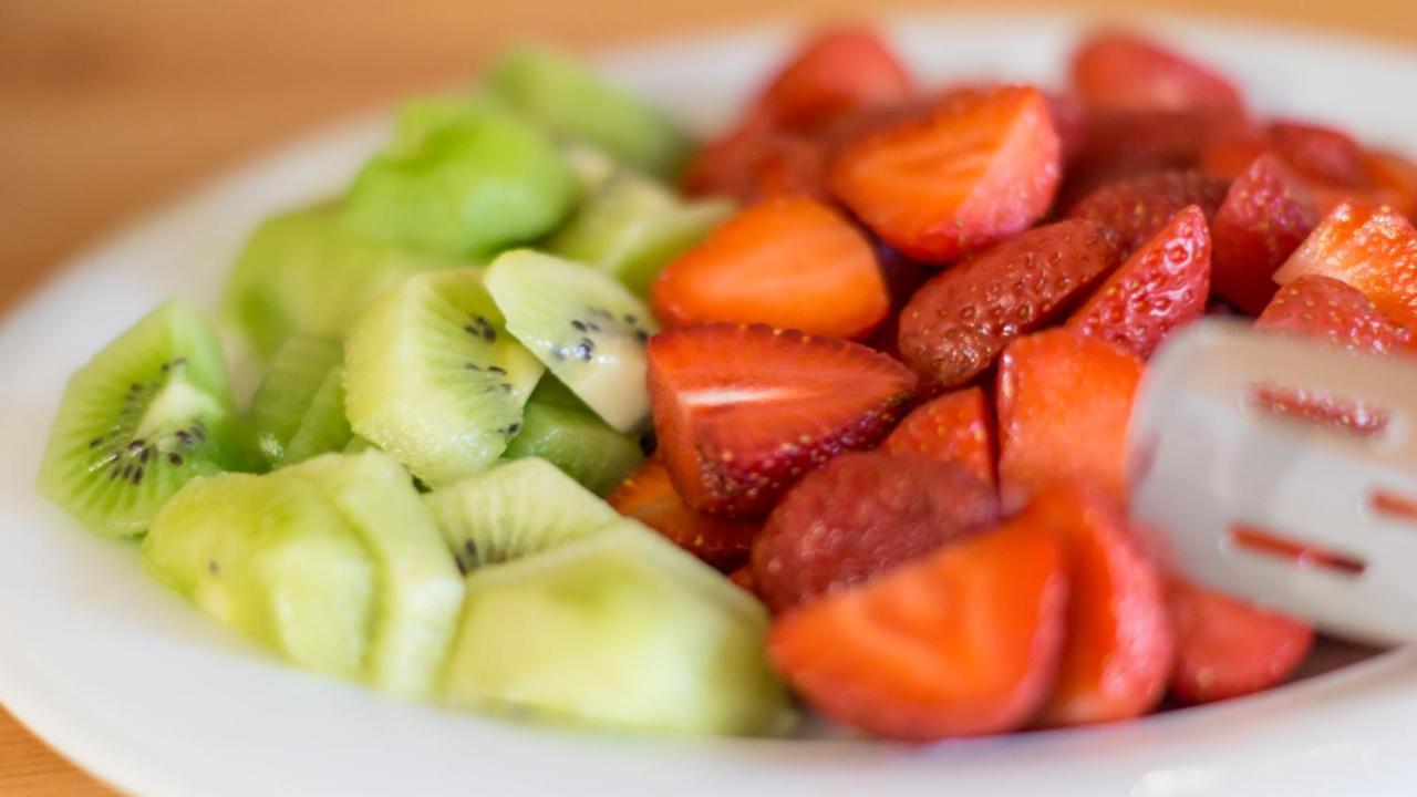Noblesse Boutique Resort Sibiu Luaran gambar Fruit salad